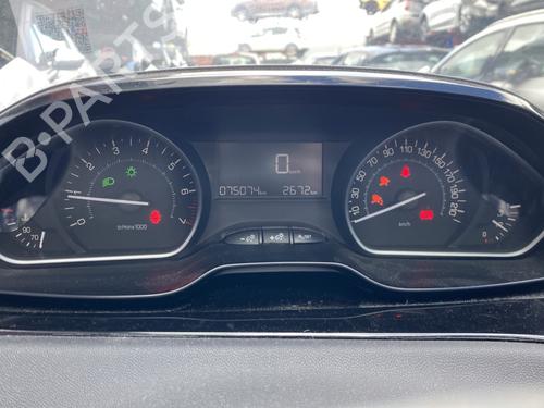 Used Instrument cluster PEUGEOT 208 I (CA_, CC_) 1.2 VTI 82 (82 hp) 25682000