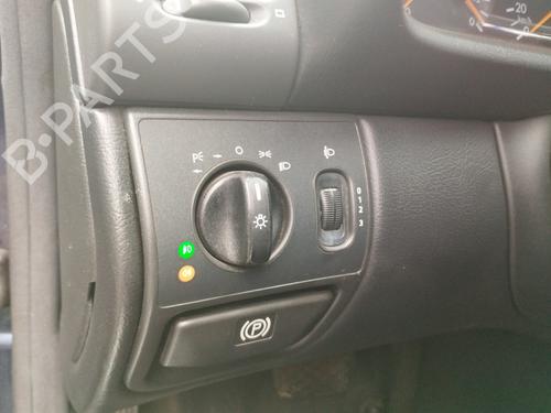 Used Headlight switch MERCEDES-BENZ CLK Convertible (A208) CLK 200 (208.435) (136 hp) 25690291