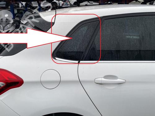 rear-right-quarter-glass-citroen-c4-ii-nc_-2009-31775401 main image