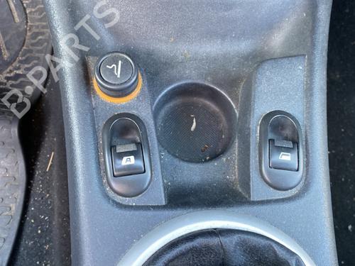 Used Right front window switch Right front window switch CITROËN C2 (JM_) 1.4 HDi (68 hp) 33872344 33872344