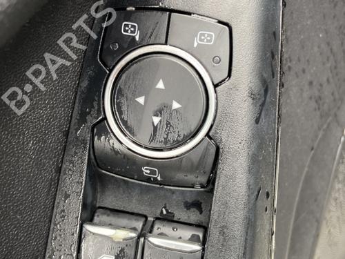 Used Left front window switch Left front window switch FORD FIESTA VII (HJ, HF) 1.1 Ti-VCT (86 hp) 25676400 25676400