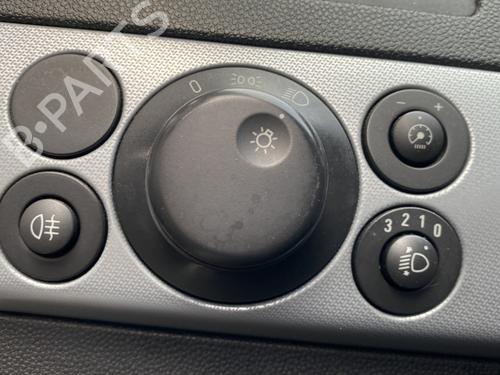 Used Headlight switch Headlight switch OPEL ASTRA H (A04) 1.3 CDTI (L48) (90 hp) 25682668 25682668