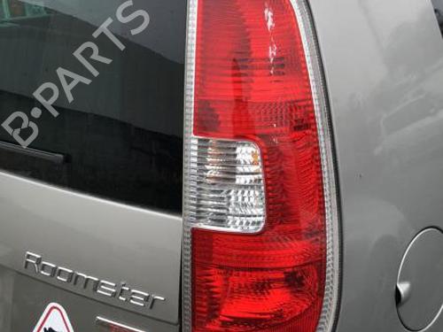 Used Right taillight SKODA ROOMSTER (5J7) 1.9 TDI (105 hp) 25689007
