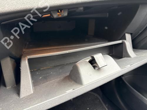 Used Glove box Glove box RENAULT MEGANE III Hatchback (BZ0/1_, B3_) 1.5 dCi (BZ1G, BZ1W, BZ0R) (95 hp) 39727553 39727553