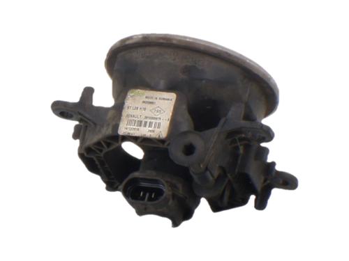 right-front-fog-light-renault-megane-iv-hatchback-b9amn_-2015-39689916 main image