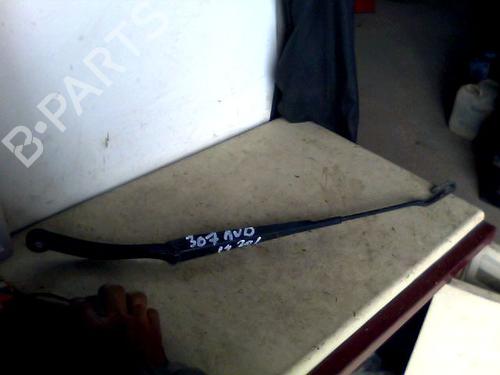 Used Front windshield wiper arm PEUGEOT 307 Break (3E) 2.0 HDI 90 (90 hp) 26084196