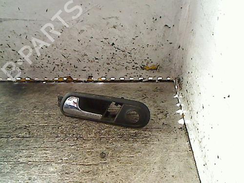 Venstre foran invendig håndtak SEAT IBIZA III (6L1) 1.4 16V (75 hp) 28324034
