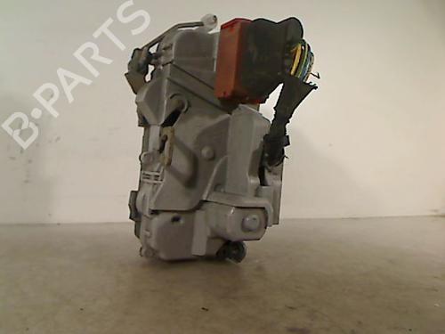 Høyre foran lås PEUGEOT 306 Hatchback (7A, 7C, N3, N5) 1.9 D (92 hp) 26068428