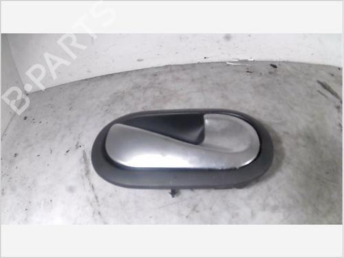 Used Front left interior door handle RENAULT SCÉNIC II (JM0/1_) 1.9 dCi (JM14) (131 hp) 26097513