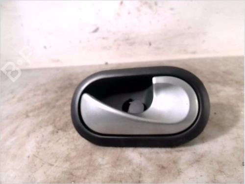 Used Front right interior door handle RENAULT CLIO III (BR0/1, CR0/1) 1.2 16V (BR02, BR0J, BR11, CR02, CR0J, CR11) (75 hp) 26097700