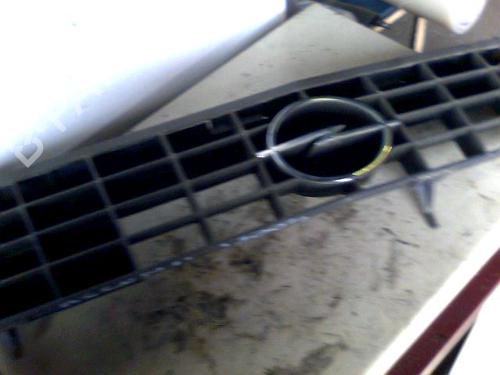 Grelha OPEL ASCONA C Hatchback (J82) 1.6 D (F68, M68) (54 hp) 33218069