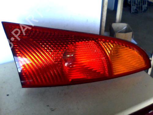 Feu arrière droit FORD FOCUS I (DAW, DBW) 1.8 TDCi (115 hp) 26103375