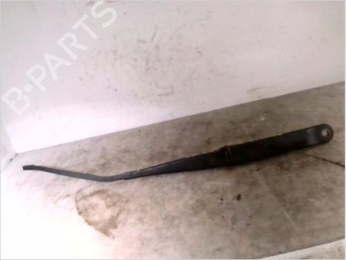 Used Front windshield wiper arm FIAT PUNTO (188_) 1.2 60 (188.030, .050, .130, .150, .230, .250) (60 hp) 26104773