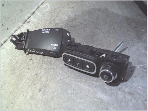 switch-renault-kadjar-ha_-hl_-2015-40078286 main image