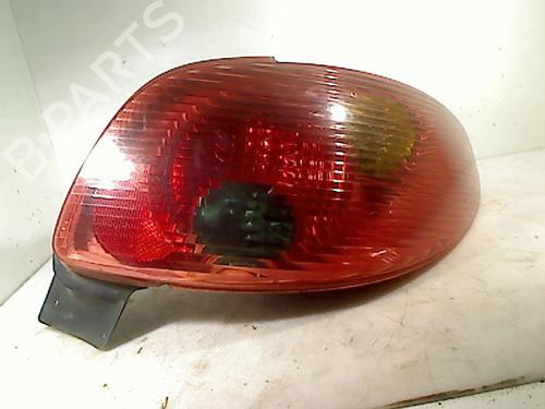 Højre baglygte PEUGEOT 206 Hatchback (2A/C) 1.1 i (60 hp) 26094718
