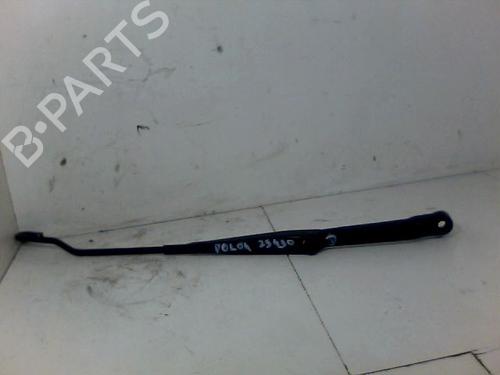 Used Front windshield wiper arm VW POLO III (6N1) 60 1.4 (60 hp) 26076571