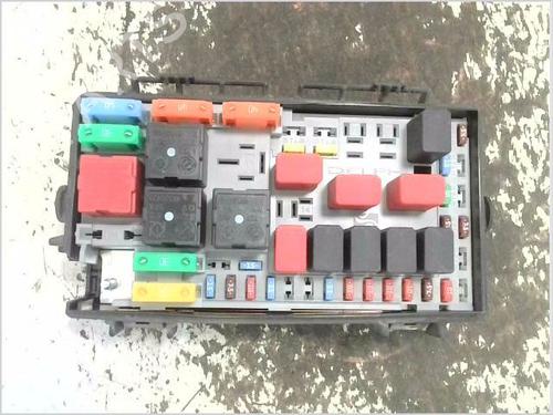 Used Fuse box Fuse box 37522909 37522909