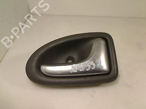 Used Front right interior door handle RENAULT MEGANE I (BA0/1_) 1.6 16V (BA04, BA0B, BA11, BA1J, BA16, BA19, BA1K, BA1V,... (107 hp) 26078795
