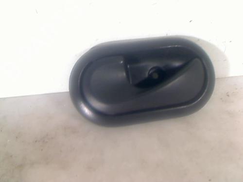 Used Front left interior door handle DACIA SANDERO 1.4 MPI LPG (72 hp) 26087282