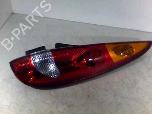Used Right taillight NISSAN ALMERA TINO (V10) 1.8 (116 hp) 26112204