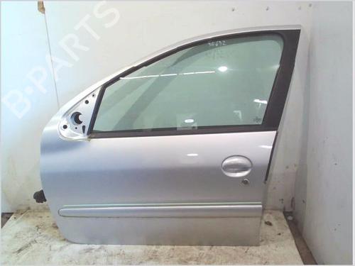 Used Left front door PEUGEOT 206 Hatchback (2A/C) 1.4 i (75 hp) 26117655