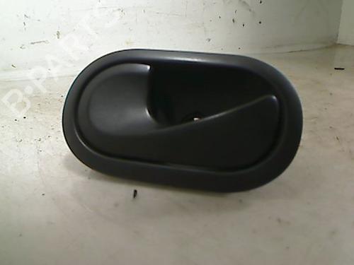Poignée intérieure avant gauche RENAULT MEGANE II (BM0/1_, CM0/1_) 1.9 dCi (BM0G, CM0G) (120 hp) 26089380
