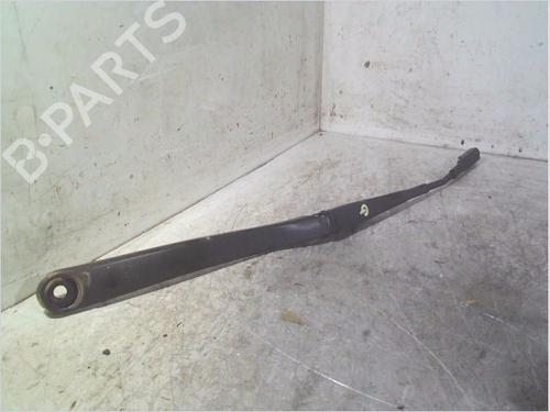 Used Front windshield wiper arm NISSAN JUKE (F15) 1.5 dCi (110 hp) 29644609