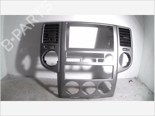 Used Middle console NISSAN X-TRAIL I (T30) 2.2 dCi 4x4 (136 hp) 26100752