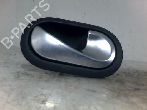 Used Front right interior door handle RENAULT SCÉNIC II (JM0/1_) 1.9 dCi (JM0G, JM12, JM1G, JM2C) (120 hp) 26072654