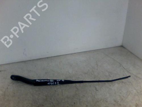 Used Front windshield wiper arm RENAULT MEGANE III Hatchback (BZ0/1_, B3_) 1.9 dCi (BZ0N, BZ0J) (131 hp) 26069559
