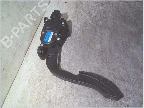 Used Pedal RENAULT TWINGO II (CN0_) 1.2 16V (CN0K, CN0V, CN0A) (76 hp) 32211652