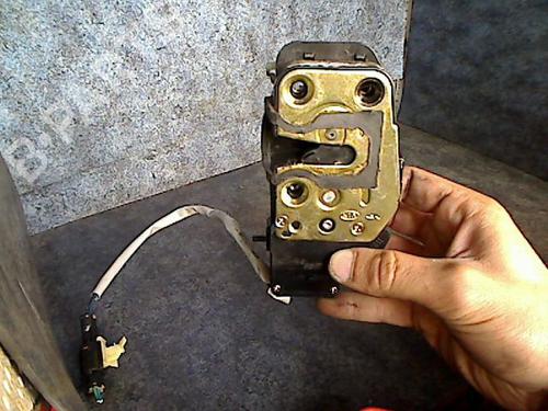 Used Front right lock KIA CARENS I MPV (FC, FJ) 2.0 CRDi (113 hp) 26104148
