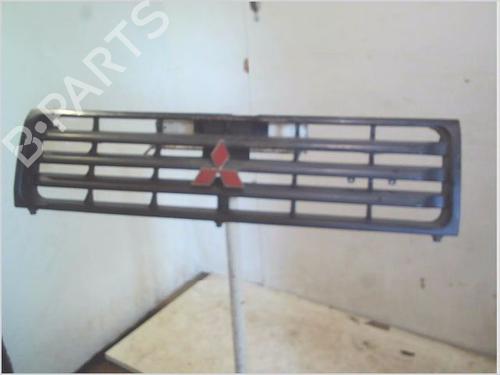 Used Grille MITSUBISHI PAJERO II (V3_W, V2_W, V4_W, V5_W) 2.8 TD (V46W, V26W) (125 hp) 32702246