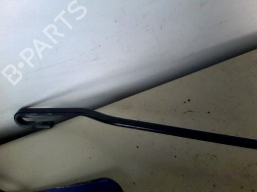 Used Front windshield wiper arm VW GOLF IV (1J1) 1.9 TDI (115 hp) 26058800