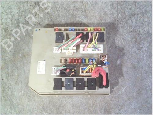 Zekeringkast RENAULT CLIO III (BR0/1, CR0/1) 1.2 16V (BR02, BR0J, BR11, CR02, CR0J, CR11) (75 hp) 31357949