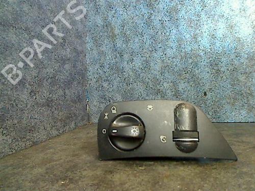 Used Headlight switch VW POLO III (6N1) 60 1.4 (60 hp) 26078145