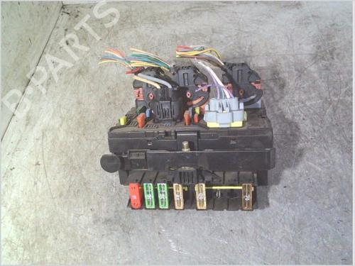 Used Fuse box PEUGEOT 307 (3A/C) 1.6 HDi 110 (109 hp) 33007345