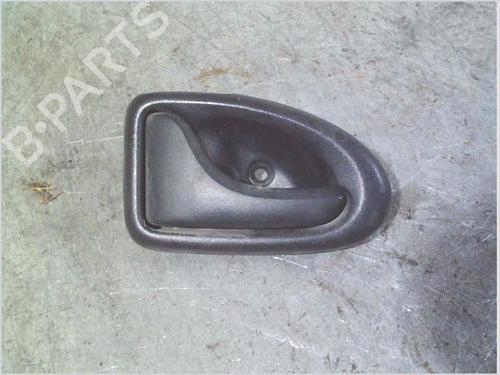 Used Front left interior door handle RENAULT MASTER II Bus (JD) 2.5 D (JD1A, JD0E, JD0A, JD1E) (80 hp) 28494044