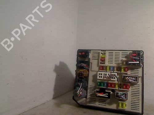 Used Fuse box RENAULT MEGANE III Coupe (DZ0/1_) 1.9 dCi (DZ0N, DZ0J, DZ1J, DZ1K) (131 hp) 26088910