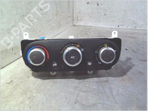 climate-control-renault-clio-iv-bh_-2012-2013-2014-2015-2016-2017-2018-2019-2020-2021-40610438 main image
