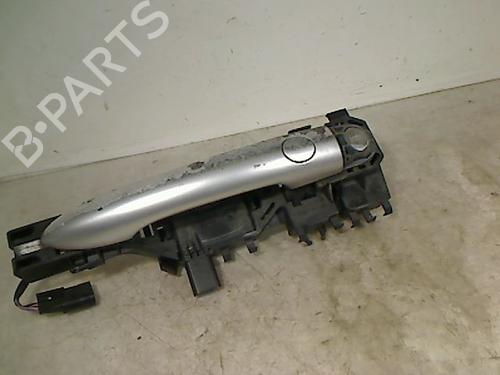 Używane Klamka zewnętrzna drzwi przednich lewych RENAULT SCÉNIC II (JM0/1_) 1.5 dCi (JM1E, JM16) (106 hp) 26073254