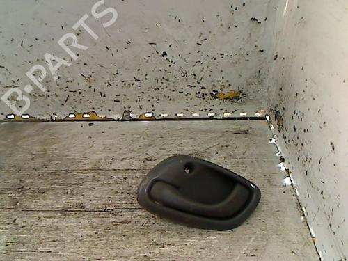 Used Front left interior door handle SUZUKI GRAND VITARA I (FT, HT) 2.0 HDI 110 16V 4x4 (SQ420D, TD83V) (109 hp) 26065114