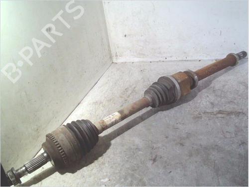 Arbre de transmission avant droit RENAULT CLIO II (BB_, CB_) 1.5 dCi (B/CB3M) (64 hp) 30808179