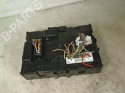 Boîte à Fusibles NISSAN MICRA III (K12) 1.2 16V (80 hp) 26089963