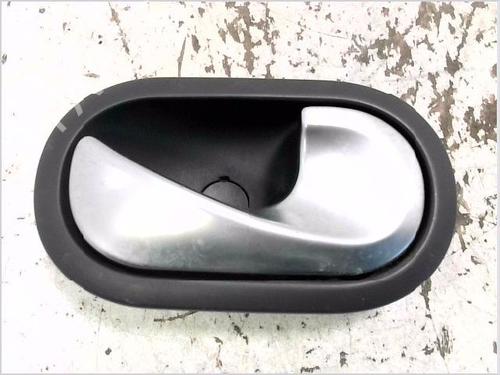 Używane Klamka wewnętrzna drzwi przednich prawych RENAULT MEGANE II (BM0/1_, CM0/1_) 1.9 dCi (131 hp) 26069044