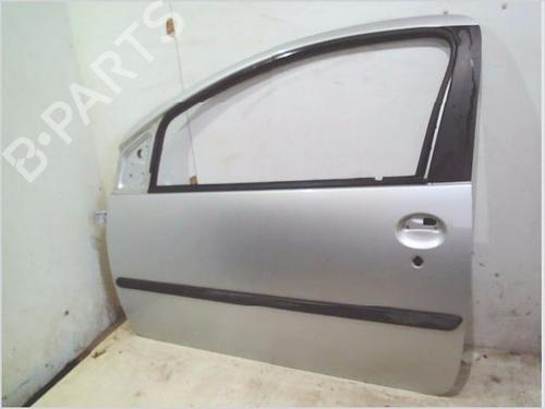 Used Left front door Left front door PEUGEOT 107 (PM_, PN_) 1.0 (68 hp) 40238520 40238520
