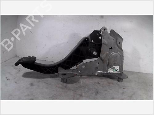 Used Clutch pedal RENAULT MEGANE IV Hatchback (B9A/M/N_) 1.5 dCi 110 (B9A3) (110 hp) 33007123