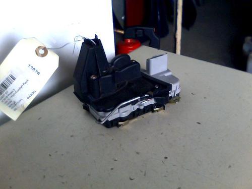 Used Front left lock Front left lock 36884043 36884043