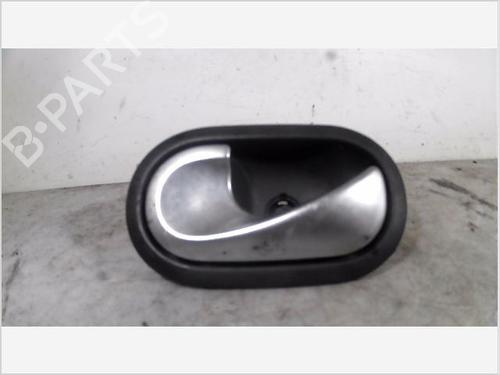 Venstre bagtil invendig håndtag RENAULT SCÉNIC II (JM0/1_) 1.9 dCi (JM14) (131 hp) 26097933