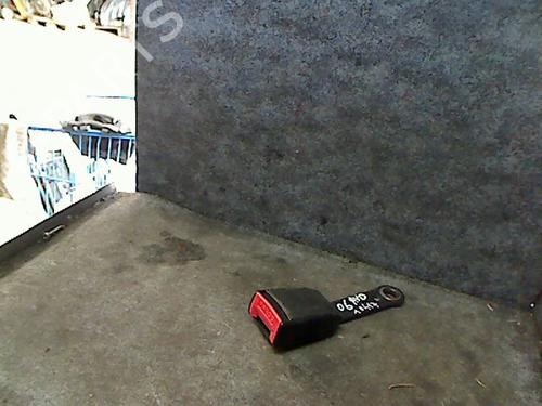 Used Seat buckle PEUGEOT 206 Hatchback (2A/C) 1.4 i (75 hp) 26105028